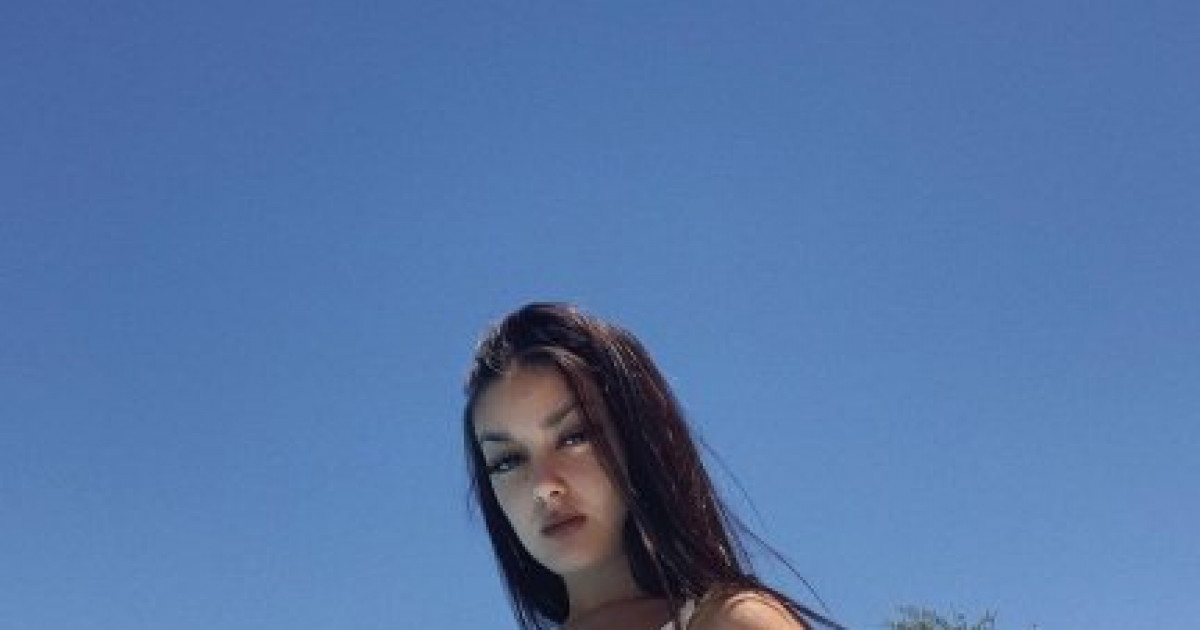 Julia Janeiro En Bikini Presume De Piercing Nuevo