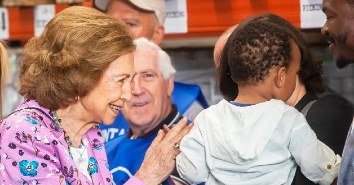 La Reina Sof A Cari Osa Y Solidaria