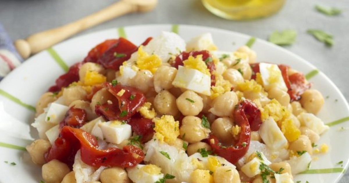 Ensalada De Garbanzos Con Bacalao Y Pimientos Asados