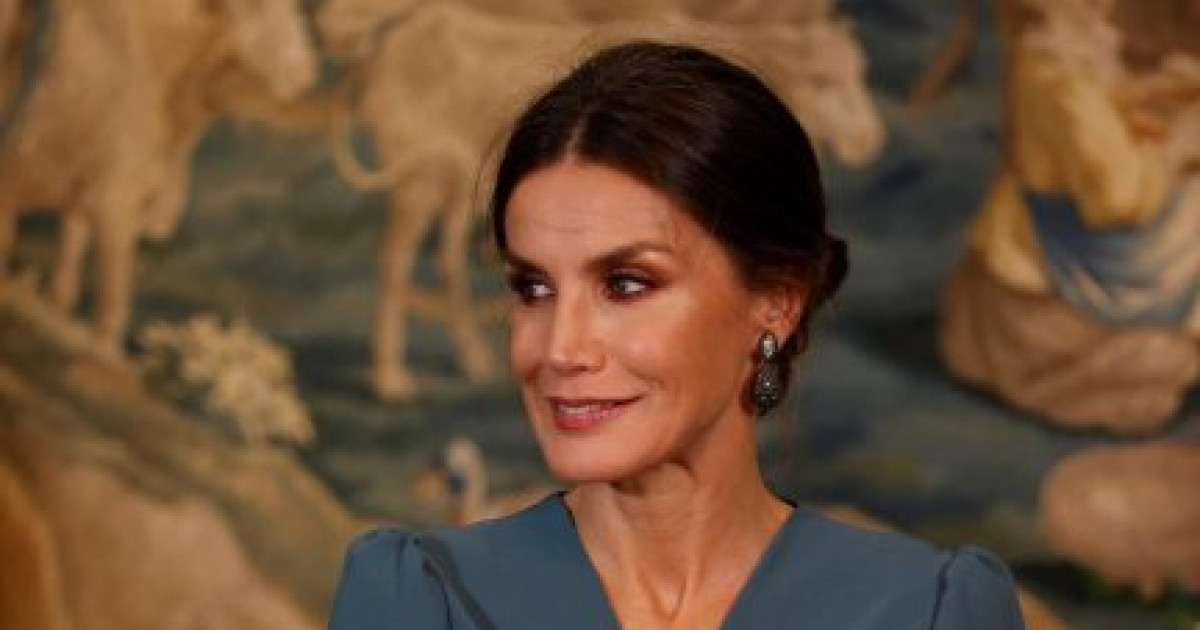 La Reina Letizia Muestra Por Descuido Lo Que Lleva En Su Bolso