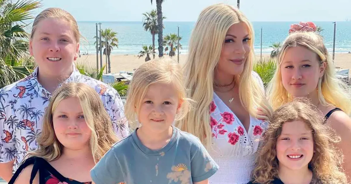 Tori Spelling vive en una caravana con sus cinco hijos