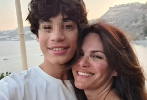 Fabiola Martínez y su hijo Carlos en una imagen de redes