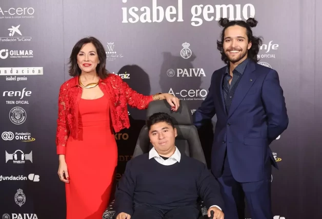 Isabel Gemio con sus 2 hijos