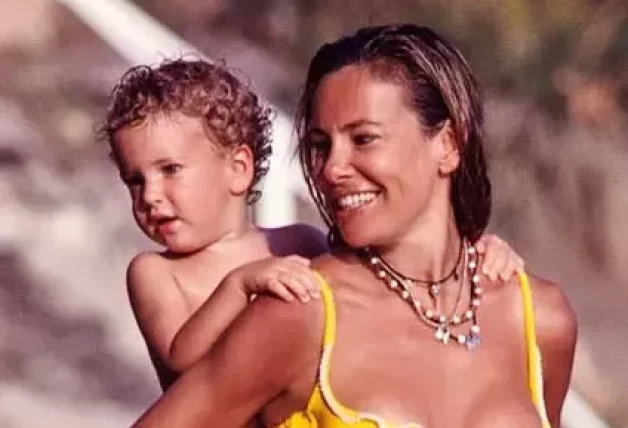 Ana Obregón con su hijo Aless cuando era pequeño.