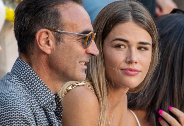 Enrique Ponce y Ana Soria en una plaza de toros.