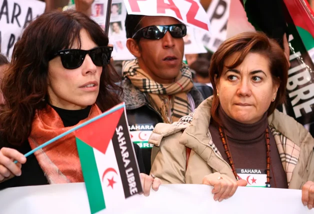 Luisa Martín junto a Maribel Verdú durante una manifestación por la paz del pueblo Saharaui.