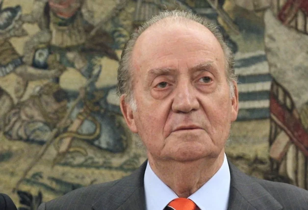 Juan Carlos I con gesto serio