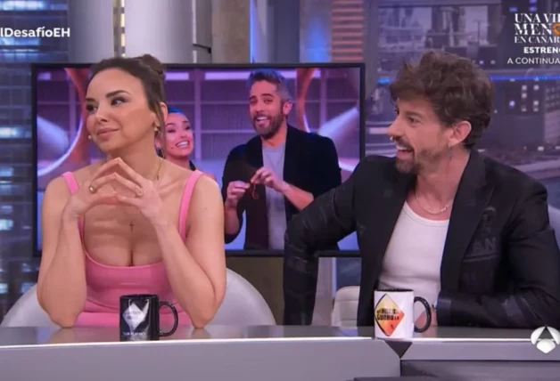 Chenoa y Adrián Lastra en El Hormiguero.