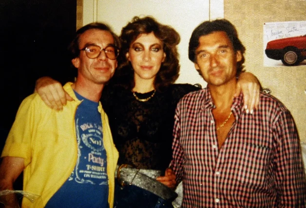 Alfonso Victoria, amigo de  Norma Duval posando junto a ella y a Marc Ostarcevic