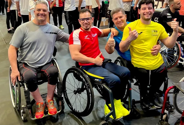 El hermano de David Bisbal jugando al parabadminton