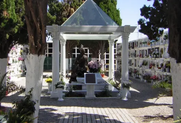 Mausoleo de Rocío Jurado en el cementerio de Chipiona