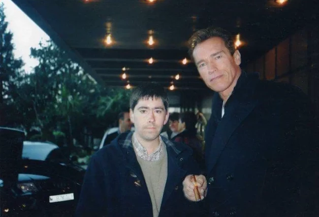Ander Azcárate con Arnold Schwarzenegger