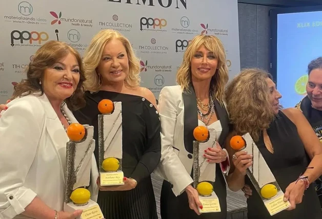 Emma García premio Naranhja Limon con Barbara Rey, Charo Reina y Lolita