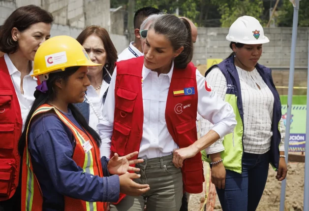 La Reina charló con adolescentes guatemaltecos que huyen de caer en las pandillas