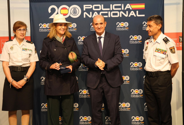 Infanta Elena durante el acto conmemorativo de la Policía Nacional en Las Ventas