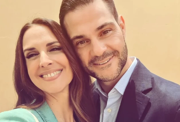 Juan Pablo Lauro y Nuria Fergó, sonrientes.