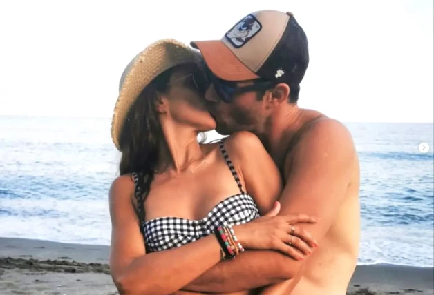 NURIA FERGO Y JUAN PABLO LAURO beso