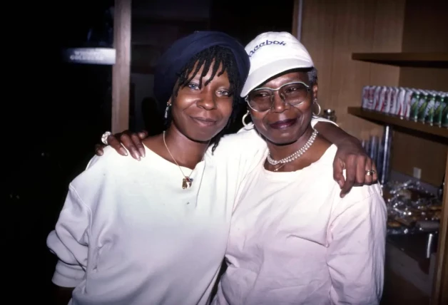 Whoopi junto a su madre