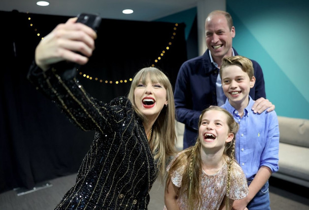 La familia real se hizo un selfie con la cantante que ya se ha hecho viral