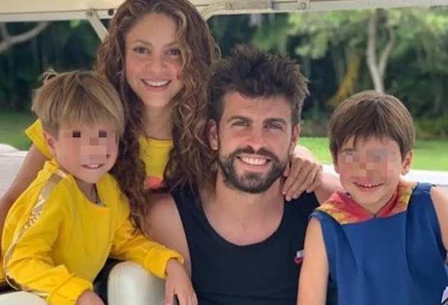 Shakira y Piqué con sus hijos