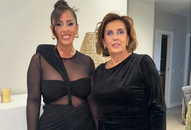 Anabel Pantoja con su madre