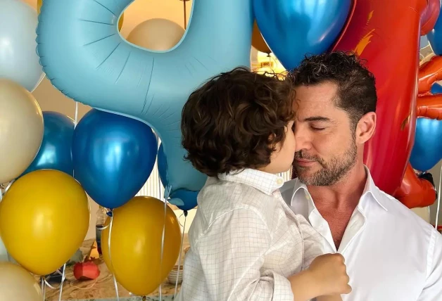 David Bisbal con su hijo