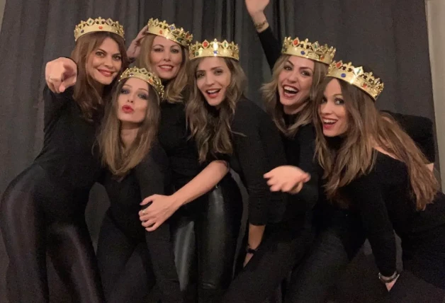 María José Suárez con sus amigas