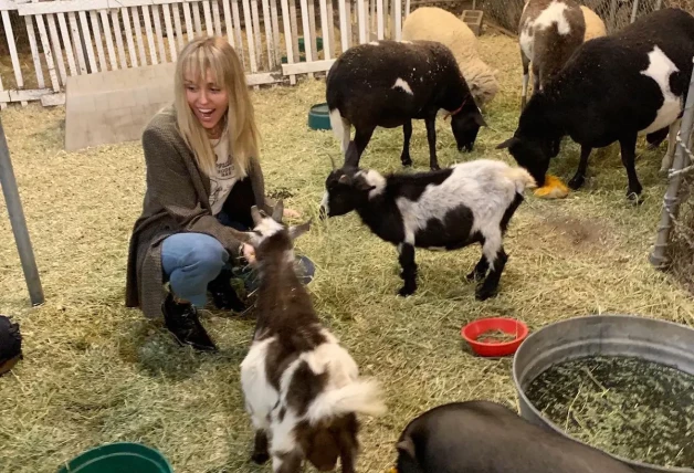 Miley Cyrus con cabras