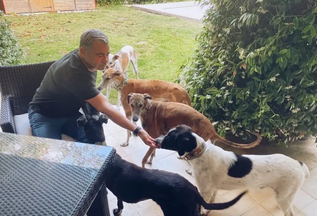 Jorge Javier Vázquez con sus mascotas