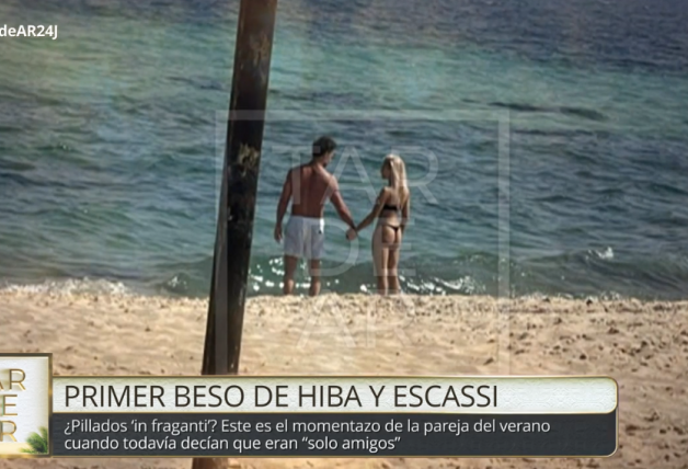 La pareja ha sido pillada muy enamorada en las playas de Túnez.