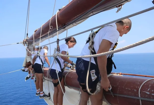 El  buque escuela de la Armada española lleva formando a marinos y marinas desde 1928.