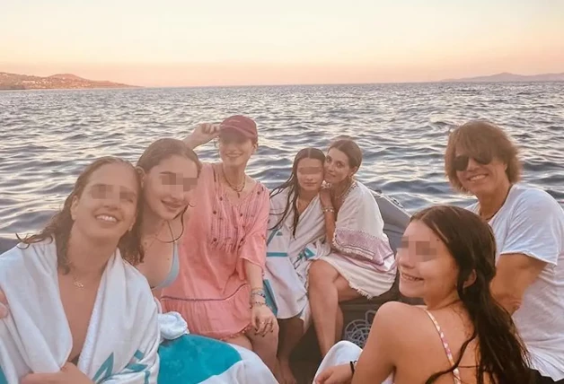 Laura Pausini de vacaciones en Grecia con su familia 1