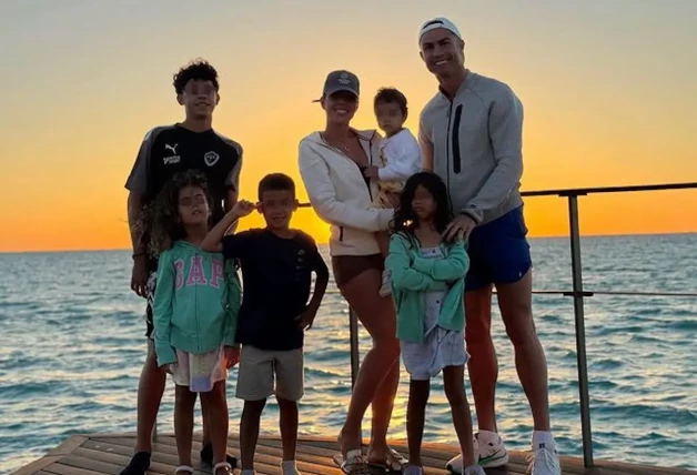 Cristiano y Georgina en Arabia con toda su familia