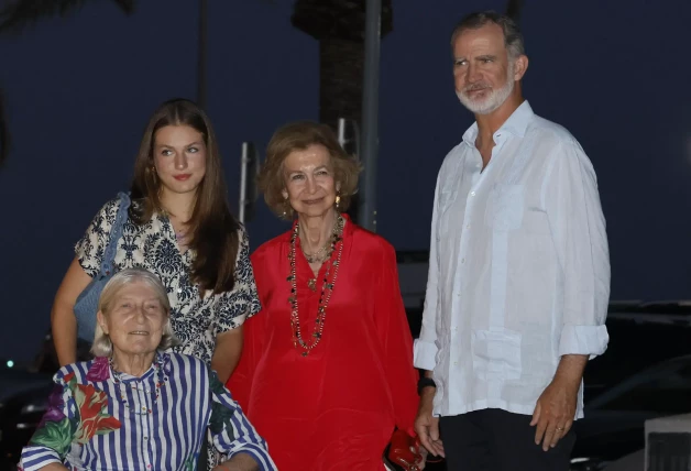 Familia Real posado verano Mallorca 2024 - Felipe VI - Reina Letizia - Infanta Sofía - Reina Sofía - Princesa Leonor