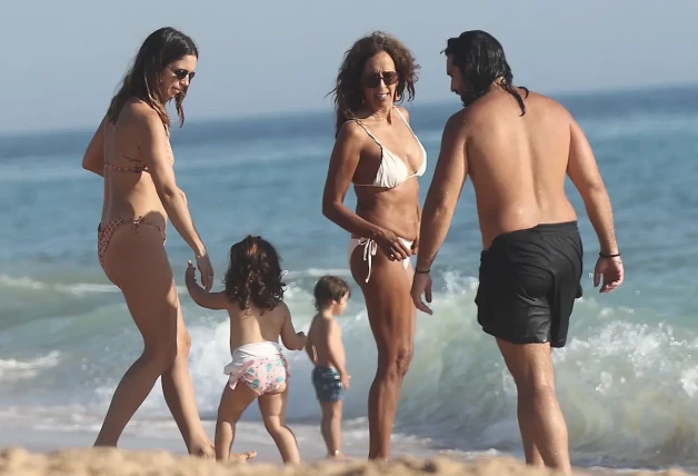 Clan Flores en la playa