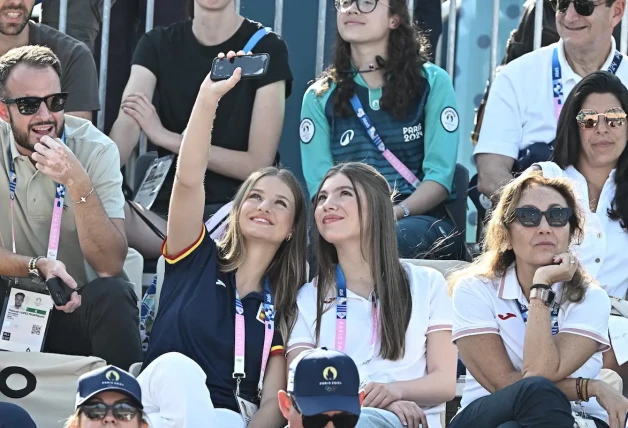 Leonor y Sofía selfie