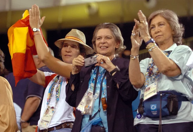 Reina emérita con su hermana y su hija Elena