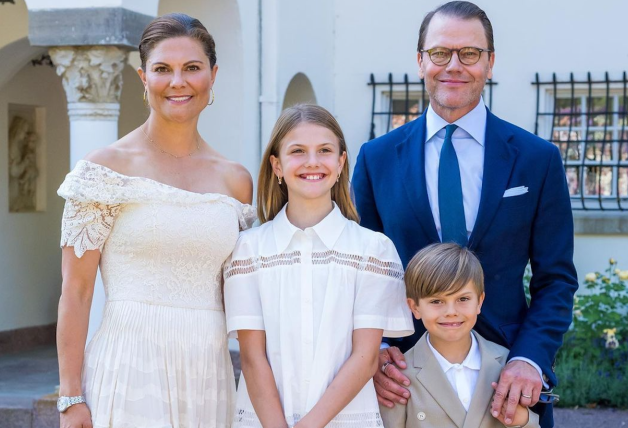 Victoria de Suecia y Daniel Westling con sus hijos.