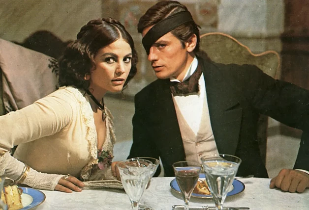 Alain Delon en 'El gatopardo', con Claudia Cardinale.