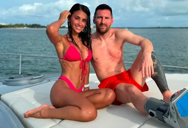 Messi con su mujer Antonela de vacaciones.