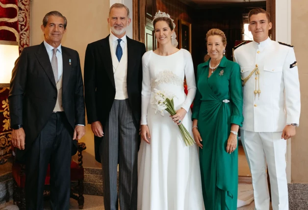 Imagen del enlace con el rey Felipe VI y el hermano de la novia, con el que se relaciona a Leonor.