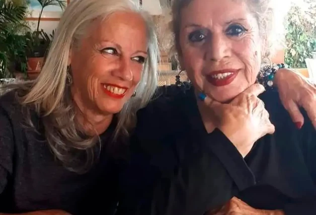 María Jiménez con su hermana.