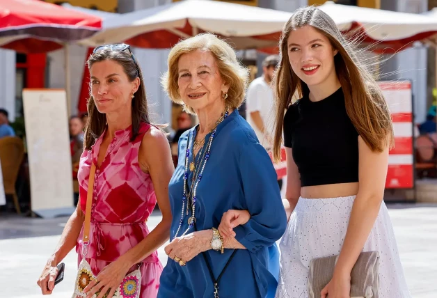 La reina Sofía con su nuera la reina Letizia y su nieta la infanta Sofía.