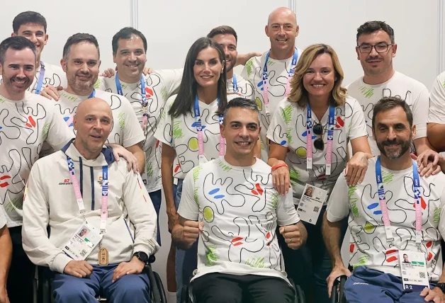 Letizia junto a deportistas y miembros de la delegación nacional.