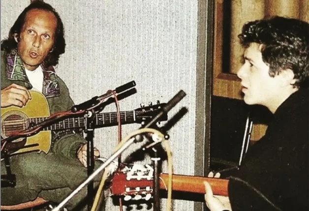 Paco y Pepe de Lucía tocando la guitarra juntos