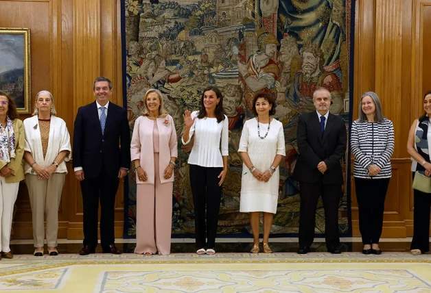 Letizia reunida con los representantes de la Asociación Española de Esclerosis Lateral Amiotrófica (adELA)