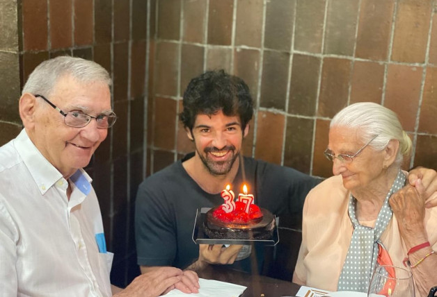 Miguel Ángel Muñoz en una foto junto a su Tata y su amigo Pepe.