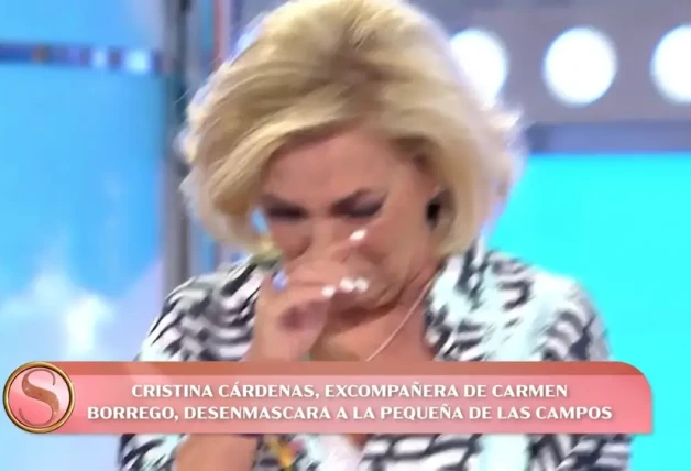 Carmen Borrego llorando tras la entrevista de José Almoguera en televisión.