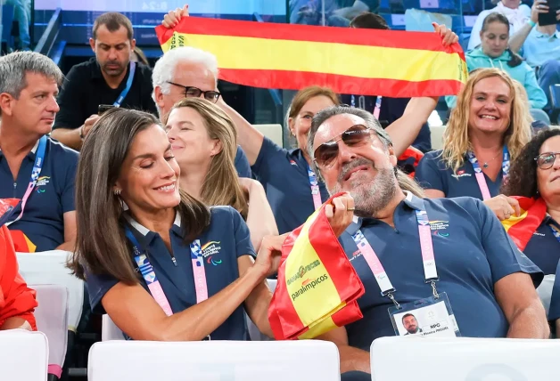 Letizia junto al presidente del comité paralímpico español.