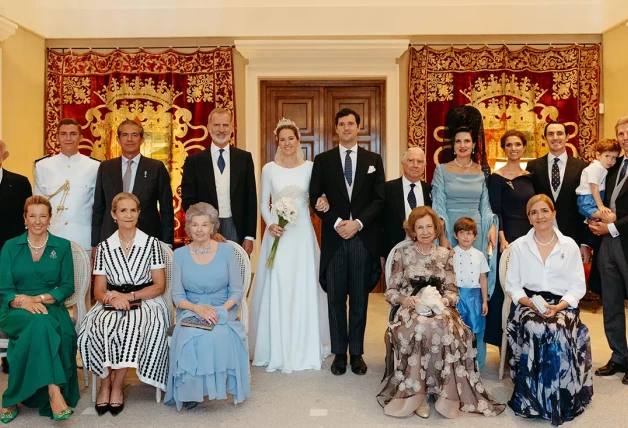 La boda de la ahijada del Rey Victoria López-Quesada reunió a Felipe con su madre y sus hermanas, Elena y Cristina.